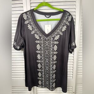 BloomChic Faux Embroidered V-Neck Top Size 14/16